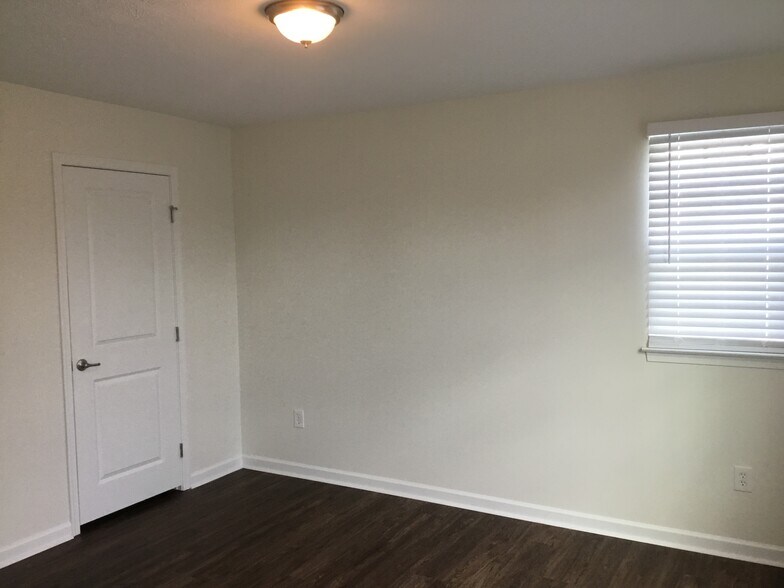 Building Photo - 1395 Apple Farm Dr