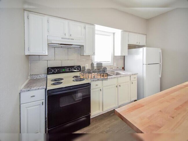 Building Photo - 1541 Spruce St
