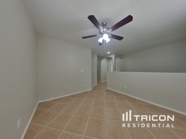 Building Photo - 15458 W Mercer Ln