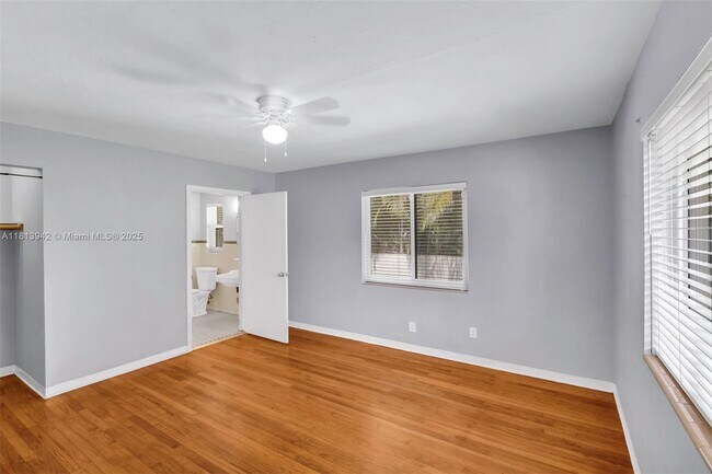 Building Photo - 386 NE 99th St