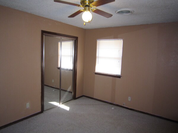 Building Photo - 4910 Fox Ct
