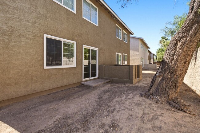 Building Photo - 45 N Phyllis