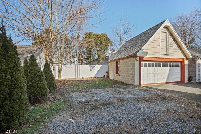 Building Photo - 23 Meeker Pl