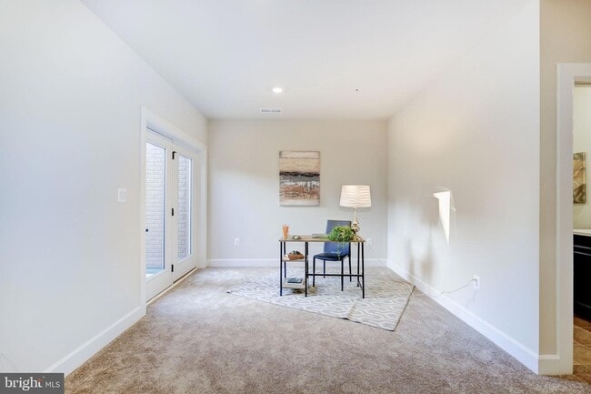 Building Photo - 6547 Clubhouse Dr