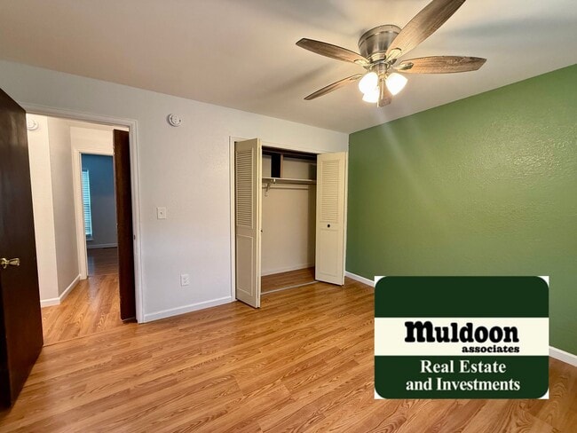 Building Photo - 3 Bedroom Tri Level with Spacious Yard 80918