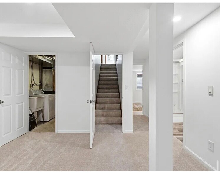 Building Photo - 15524 Larch St NW