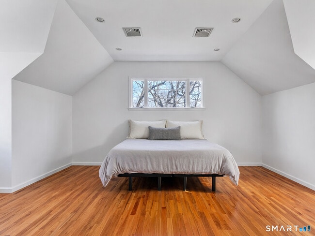 Building Photo - 553 Judd Rd