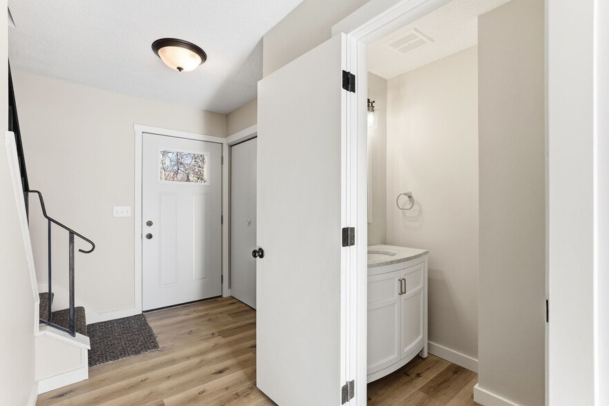 Building Photo - 351 W Eagle Lake Dr