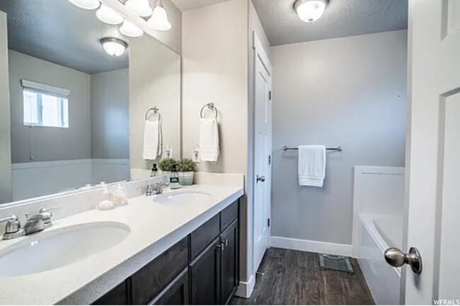 Building Photo - Coming Soon! 5 bed 3.5 Bath Townhome.