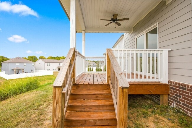Building Photo - 163 E Millbrook Dr