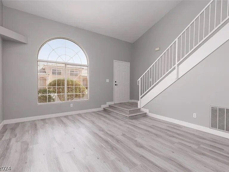 Building Photo - 8437 Majestic View Ave