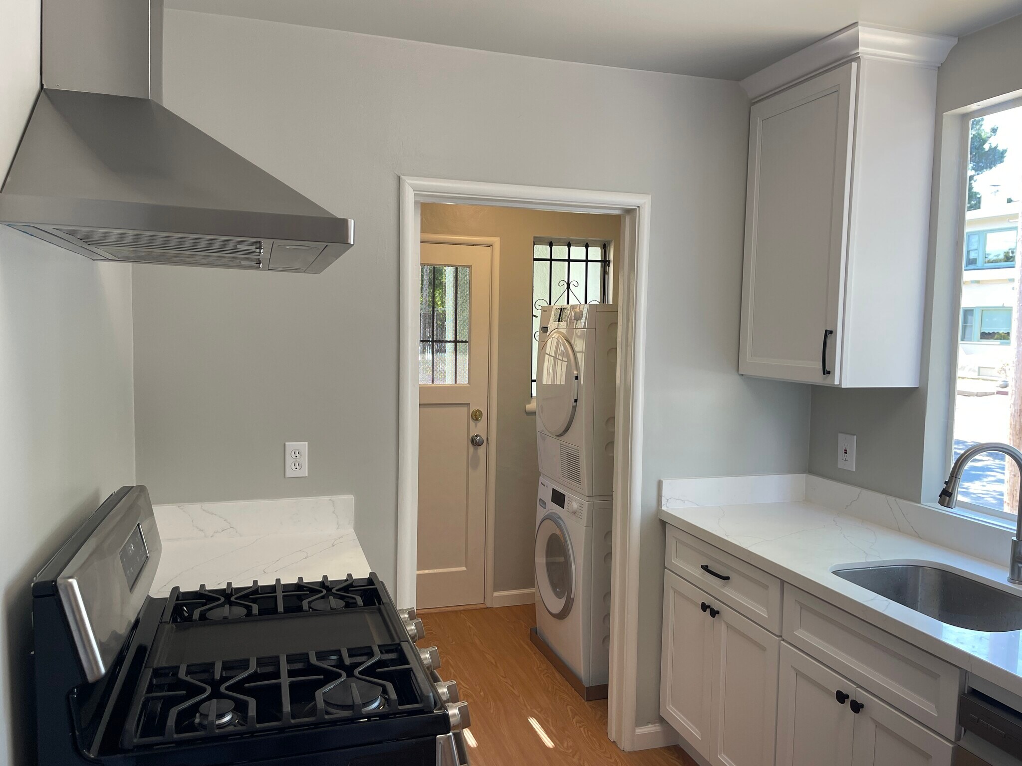 Apt A Kitchen & Laundry - 459 44th St