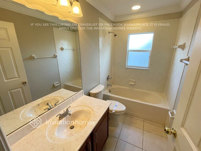 Building Photo - 10448 Deerberry Dr