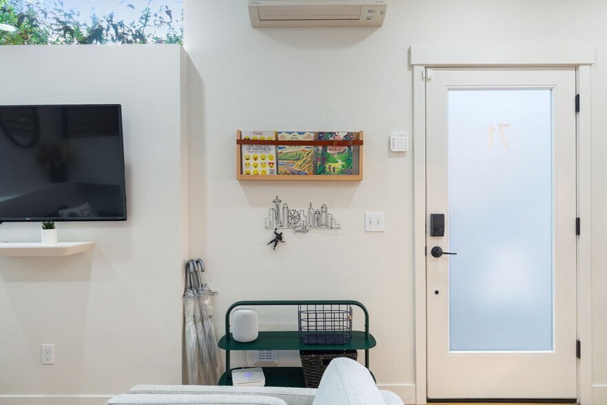 Building Photo - 58 W Cremona St