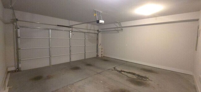 Building Photo - Beautiful Townhome in Doraville - Gated Community!