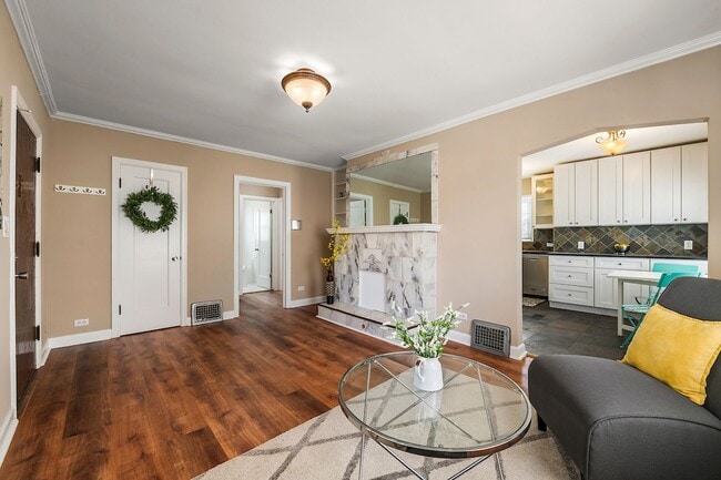 Building Photo - Updated 3-Bedroom, 2-Bath Home in the Heart of Englewood - Available Now!