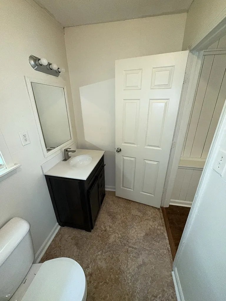 Building Photo - 2615 Hillside Dr