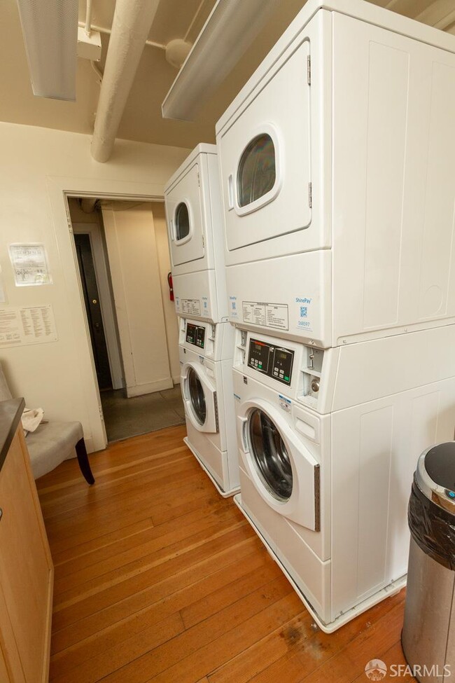 Building Photo - 1298 Sacramento St