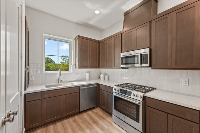 Building Photo - 1517 D Vermont St