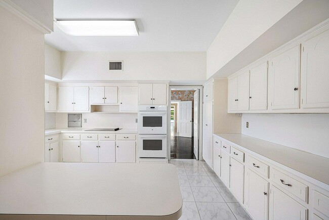 Building Photo - 157 Wells Rd