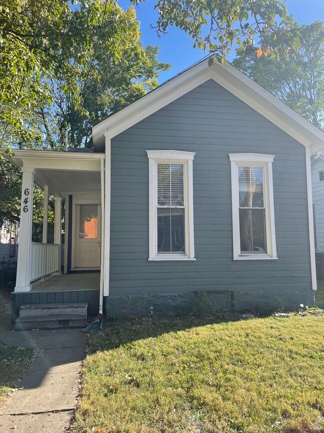 Primary Photo - 646 Oak St