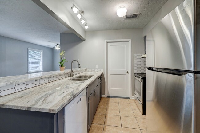 Building Photo - 5013 Verdome Ln