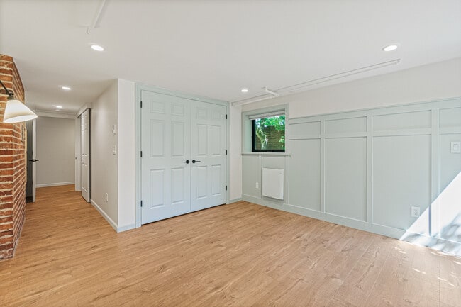 Building Photo - 3238 NE 94th St