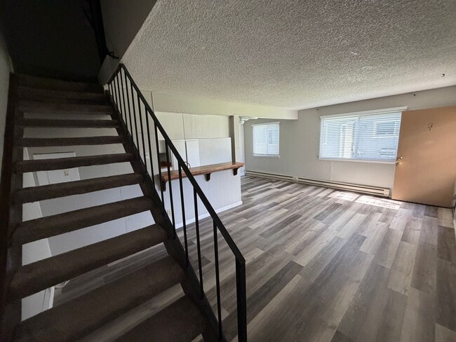 Building Photo - 641 Oakwood Dr