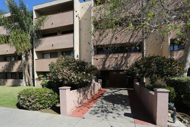 Primary Photo - Oakcrest Manor