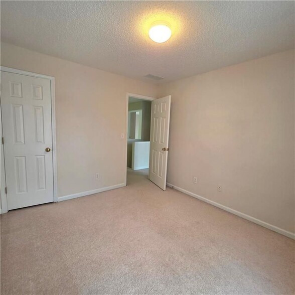 Building Photo - 2412 Elkhorn Ter