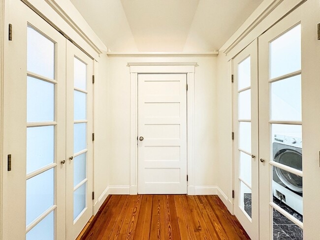 Building Photo - 205-209 Sohier St