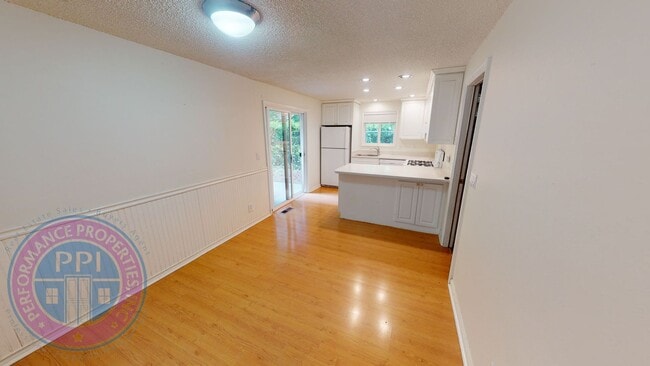 Building Photo - Lake Oswego! Lake Grove Ranch, Beautiful Outdoor Living Space, Park Like Setting!  Single Level R...