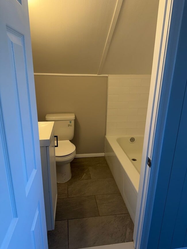 Building Photo - Newly Renovated 3 Bedroom, 2 Bath! Ready for Move-In!!!!