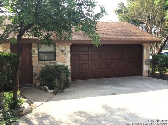 Building Photo - Great Location! 2 Bedroom 2 Bath in Shavan...