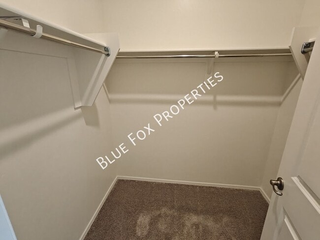 Building Photo - 5525 W Lazy Farm Dr