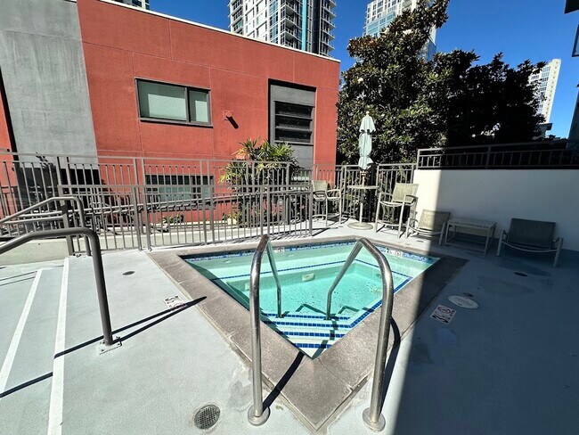 Building Photo - 1240 India St