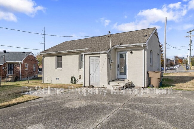 Building Photo - 802 Ramsey St