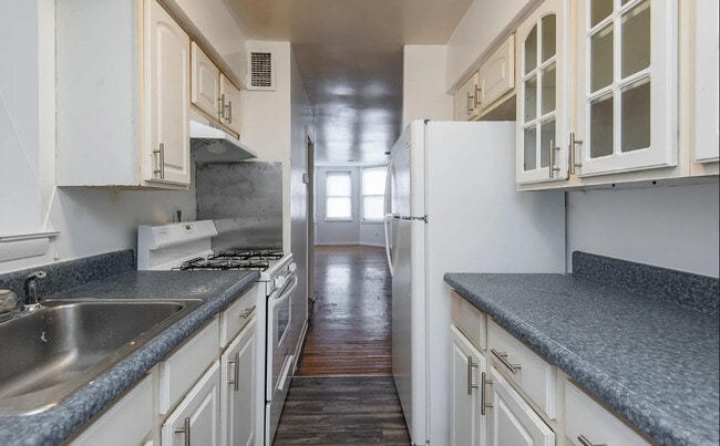 Building Photo - 5172 Parkside Ave