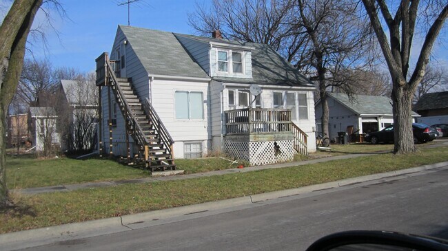 Building Photo - 1121 16th Ave N