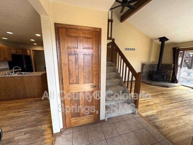 Building Photo - 380 Ponderosa Ln