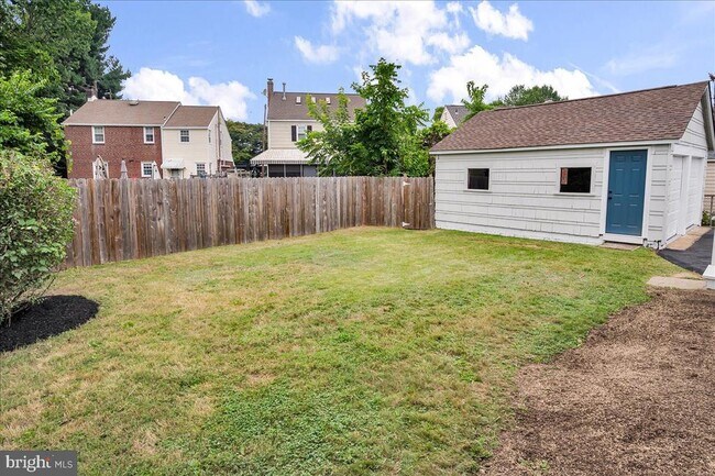 Building Photo - 315 E Christian St