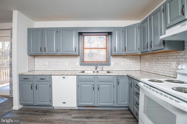 Building Photo - 1957 Lincoln Ave