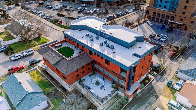 Building Photo - 727 E Front Ave