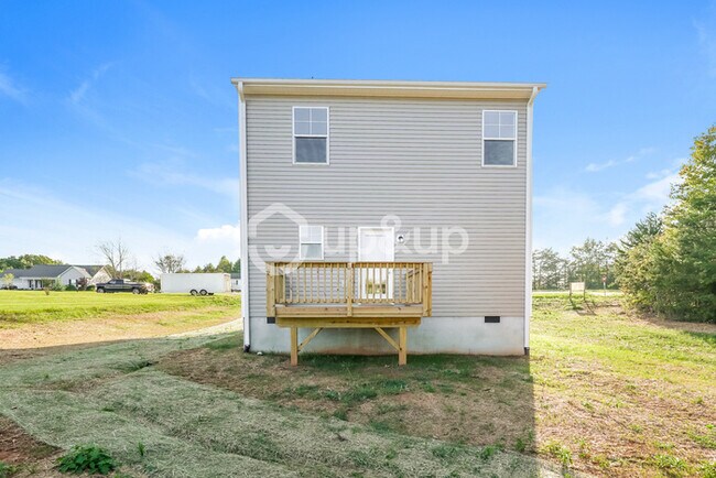 Building Photo - Fantastic 3bd/3ba home! Coming soon!