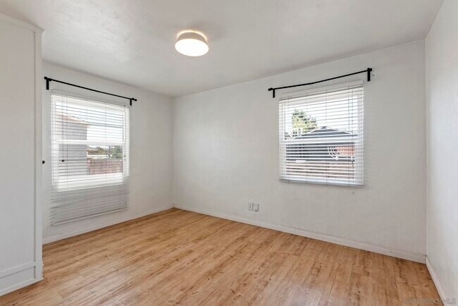 Building Photo - 2548 Violet St