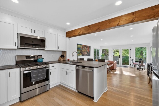 Building Photo - 2015 N Woodstock St