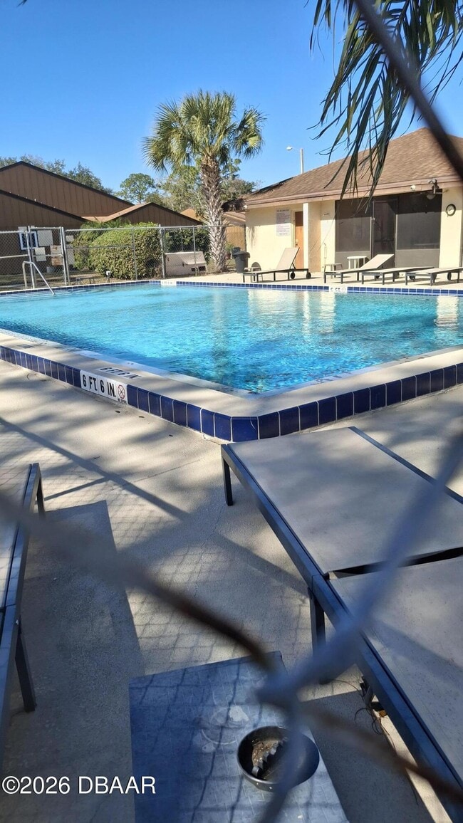 Building Photo - 196 W Sandalwood Ct