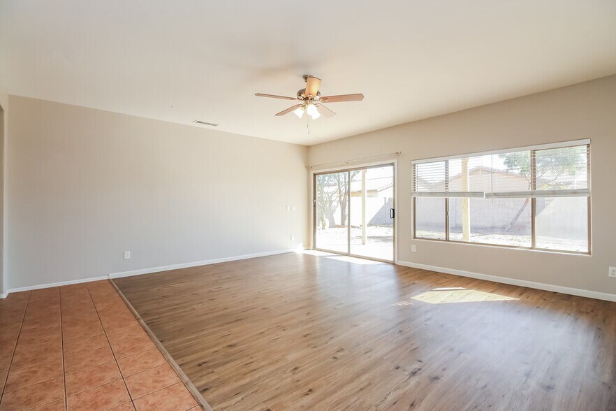 Building Photo - 5305 S 52nd Dr