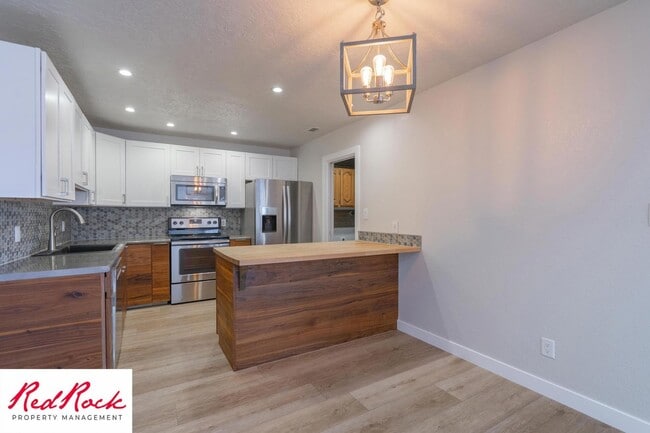 Building Photo - Newly Remodeled 3 Bedroom Townhome. Small ...