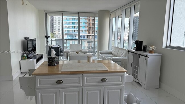 Building Photo - 92 SW 3rd St